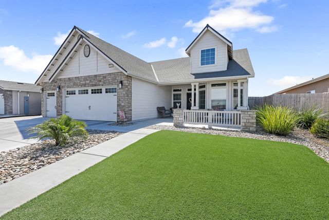 1849 Softwind Drive, Tulare, CA 93274