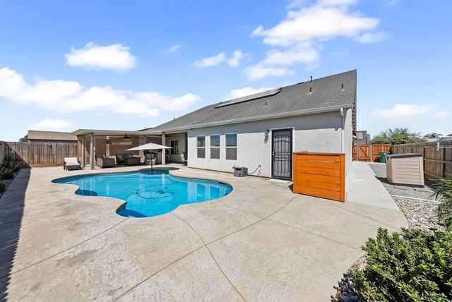 1849 Softwind Drive, Tulare, CA 93274