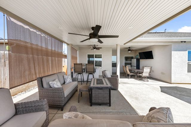 1849 Softwind Drive, Tulare, CA 93274