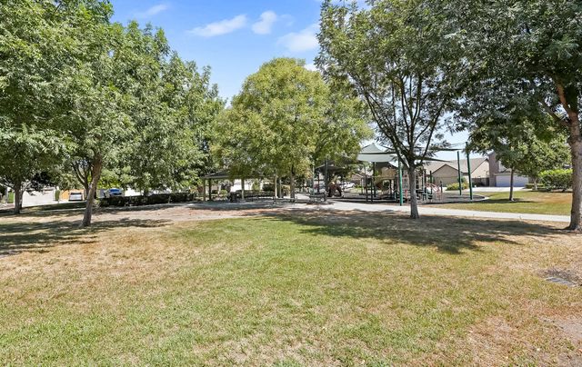 1849 Softwind Drive, Tulare, CA 93274