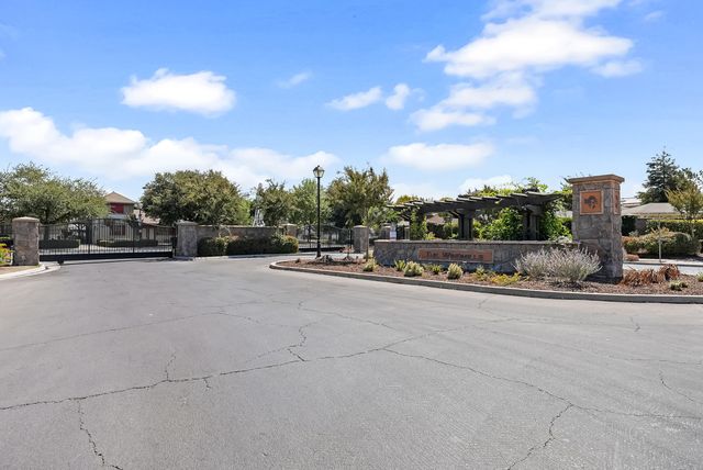 1849 Softwind Drive, Tulare, CA 93274