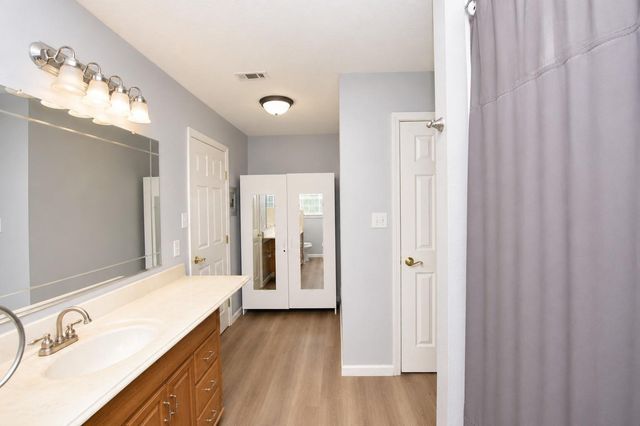 112 Lone Pine Drive, Huffman, TX 77336