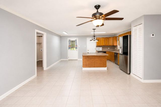 112 Lone Pine Drive, Huffman, TX 77336