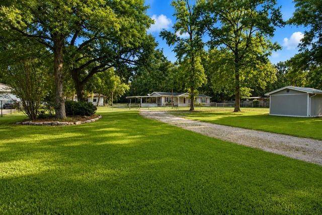 112 Lone Pine Drive, Huffman, TX 77336
