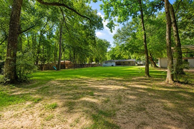 112 Lone Pine Drive, Huffman, TX 77336