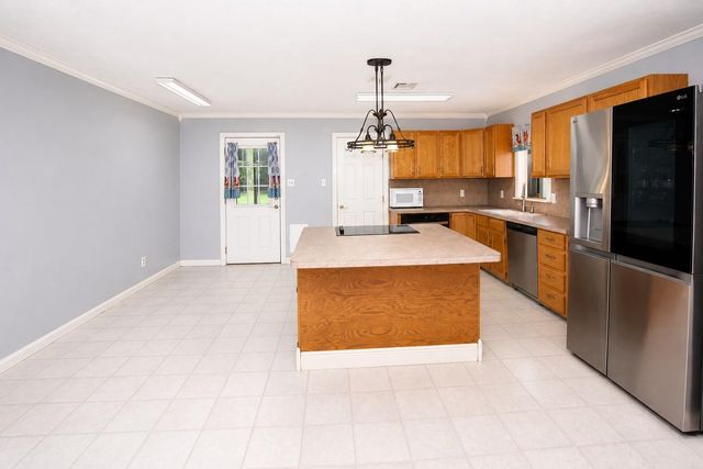 112 Lone Pine Drive, Huffman, TX 77336