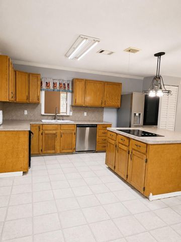 112 Lone Pine Drive, Huffman, TX 77336