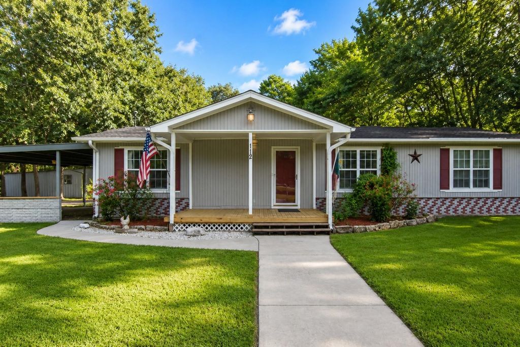112 Lone Pine Drive, Huffman, TX 77336