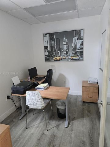 8221 NW 30th Ter, Doral, FL 33198