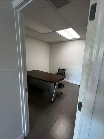 8221 NW 30th Ter, Doral, FL 33198