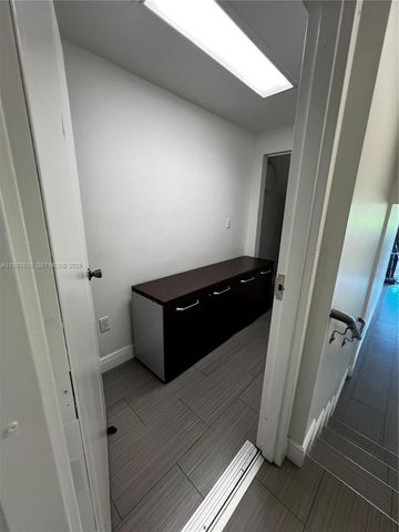 8221 NW 30th Ter, Doral, FL 33198