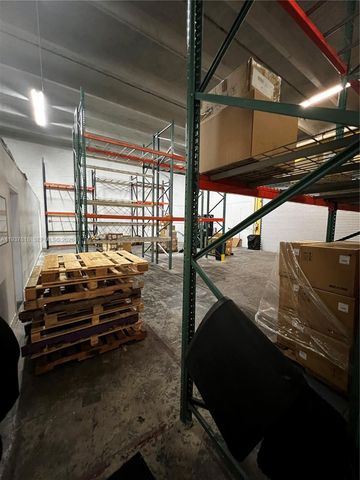 8221 NW 30th Ter, Doral, FL 33198