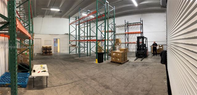 8221 NW 30th Ter, Doral, FL 33198