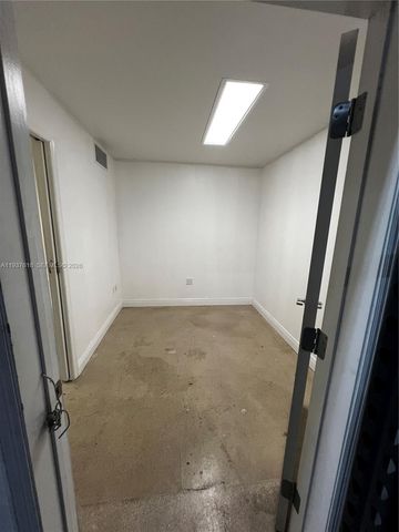 8221 NW 30th Ter, Doral, FL 33198