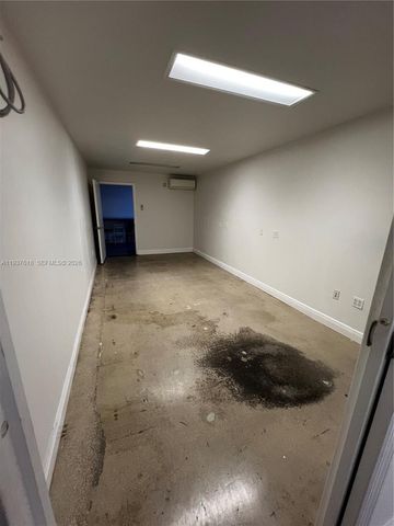 8221 NW 30th Ter, Doral, FL 33198