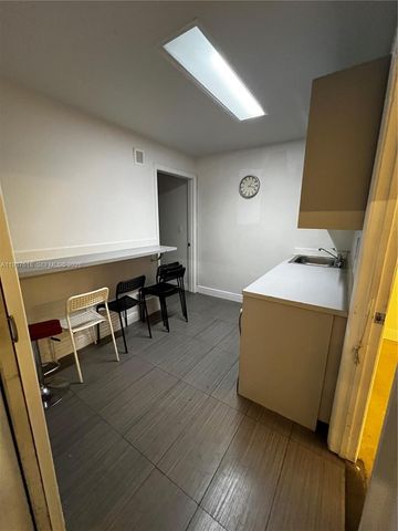 8221 NW 30th Ter, Doral, FL 33198