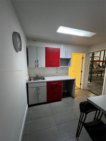 8221 NW 30th Ter, Doral, FL 33198