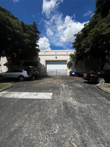 8221 NW 30th Ter, Doral, FL 33198