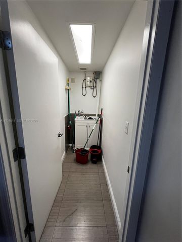 8221 NW 30th Ter, Doral, FL 33198