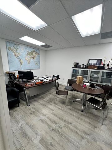 8221 NW 30th Ter, Doral, FL 33198