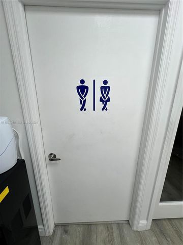 8221 NW 30th Ter, Doral, FL 33198