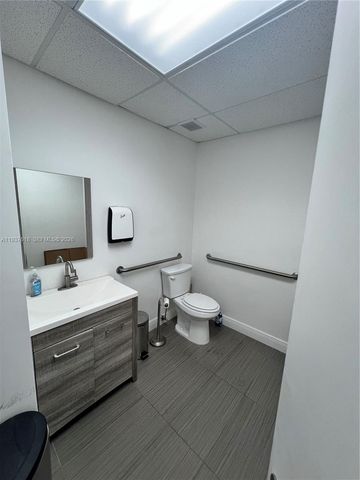 8221 NW 30th Ter, Doral, FL 33198