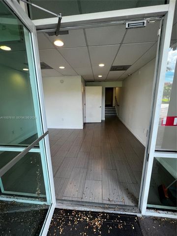 8221 NW 30th Ter, Doral, FL 33198