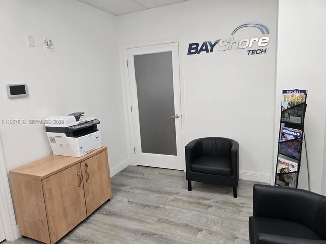 8221 NW 30th Ter, Doral, FL 33198