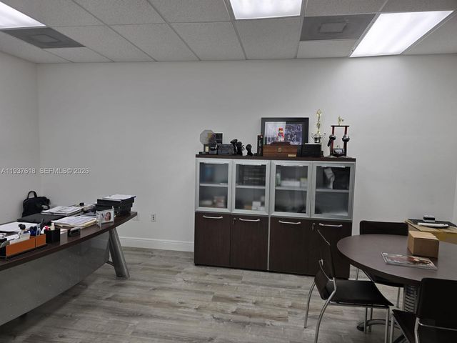 8221 NW 30th Ter, Doral, FL 33198