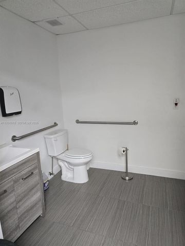 8221 NW 30th Ter, Doral, FL 33198