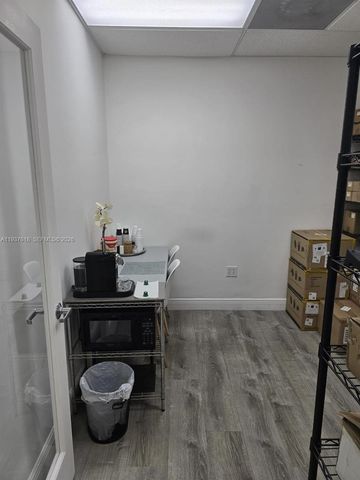 8221 NW 30th Ter, Doral, FL 33198