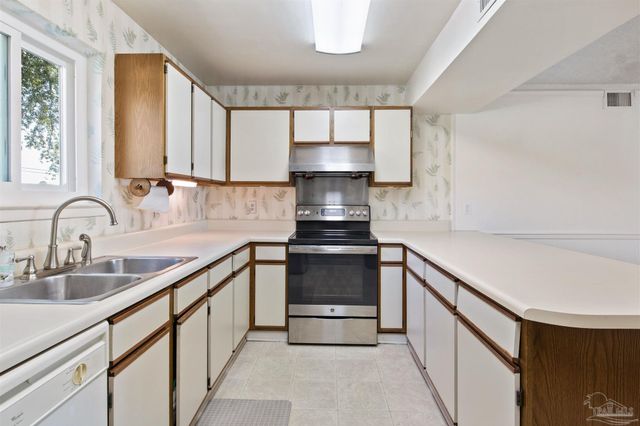 14100 River Rd 133, Pensacola, FL 32507