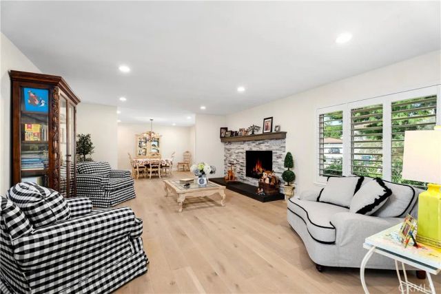 1562 Wyndham Court, Santa Ana, CA 92705