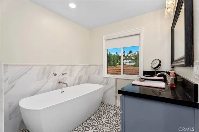1562 Wyndham Court, Santa Ana, CA 92705