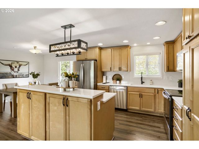 854 Ne 16TH Ave, Canby, OR 97013