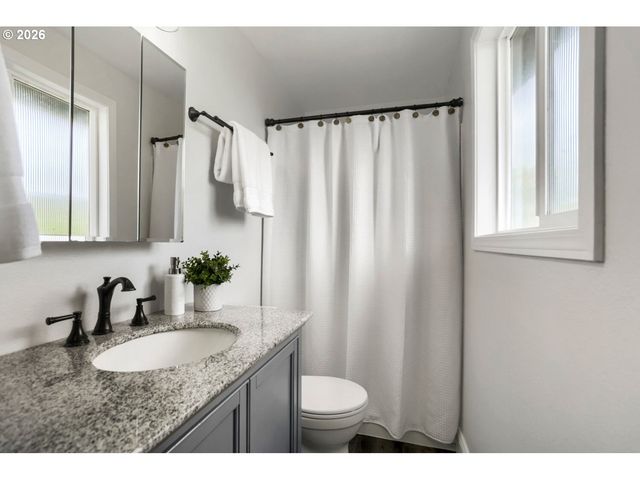 854 Ne 16TH Ave, Canby, OR 97013