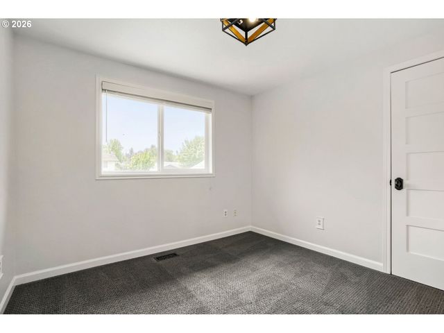 854 Ne 16TH Ave, Canby, OR 97013