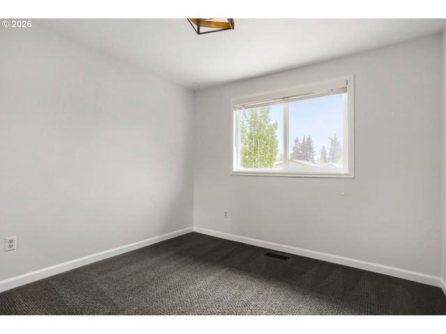 854 Ne 16TH Ave, Canby, OR 97013
