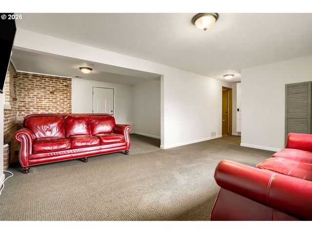 854 Ne 16TH Ave, Canby, OR 97013