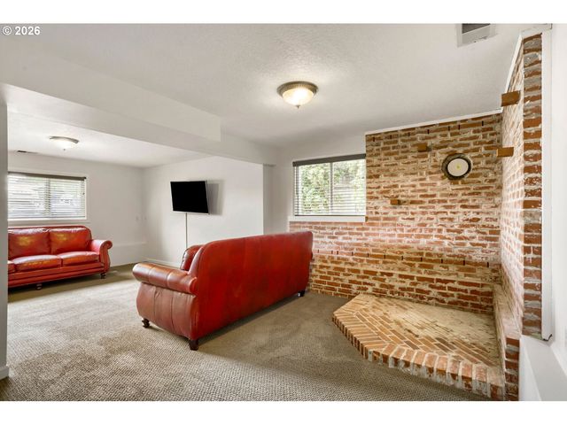 854 Ne 16TH Ave, Canby, OR 97013
