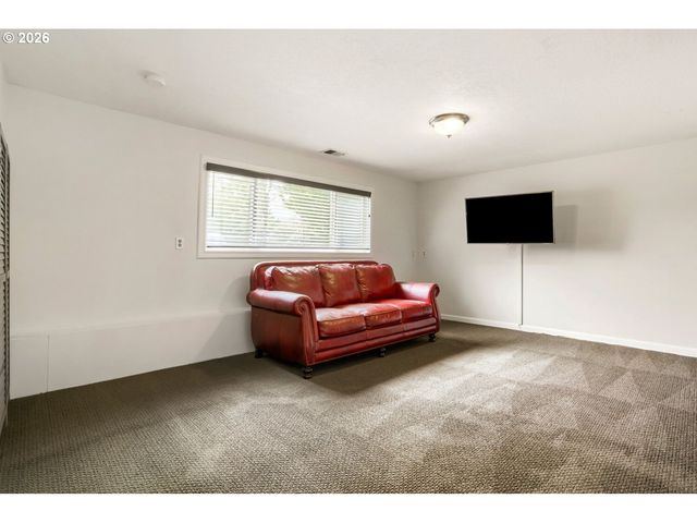 854 Ne 16TH Ave, Canby, OR 97013