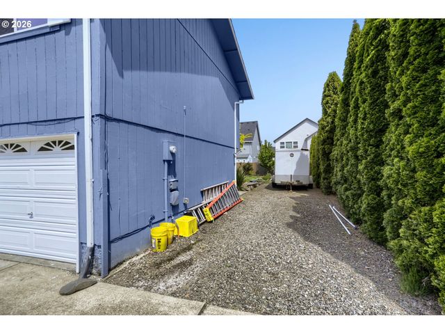 854 Ne 16TH Ave, Canby, OR 97013