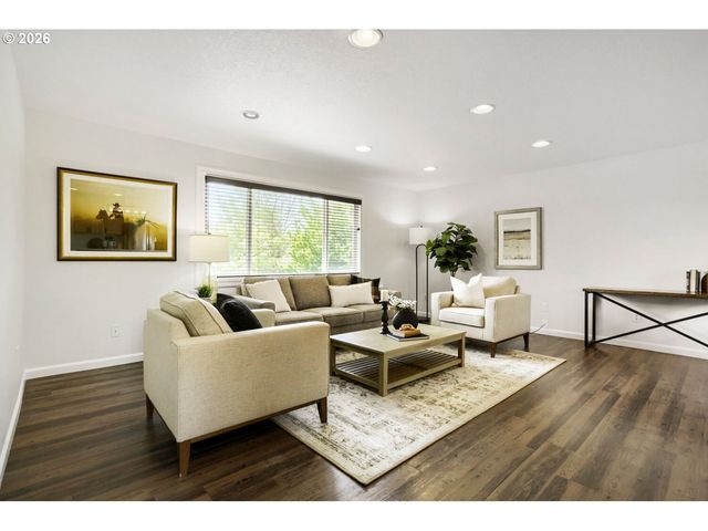 854 Ne 16TH Ave, Canby, OR 97013