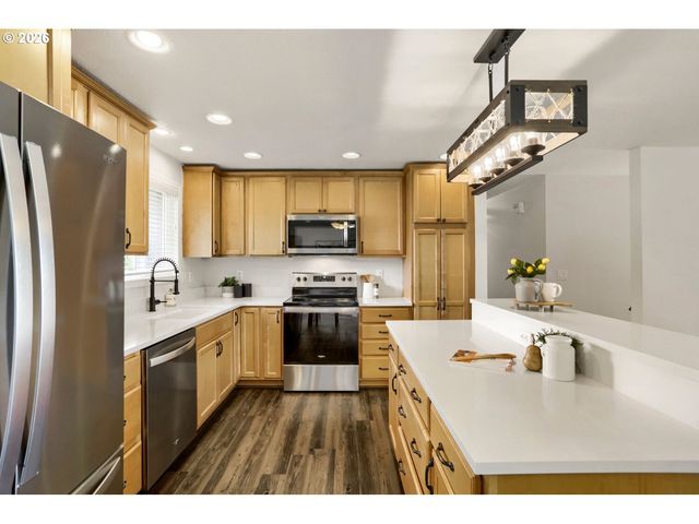 854 Ne 16TH Ave, Canby, OR 97013
