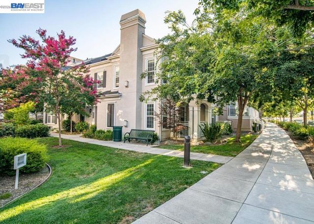 3709 Whitworth Dr, Dublin, CA 94568