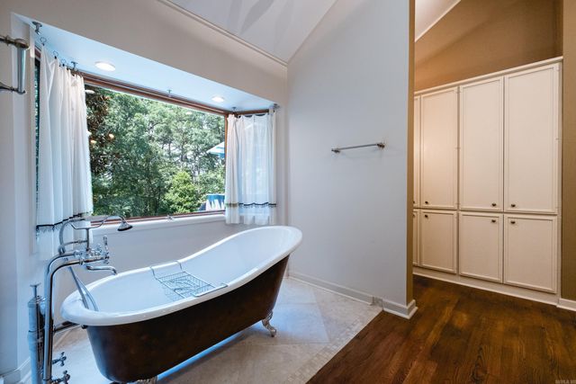 18 Hickory Hills Circle, Little Rock, AR 72212