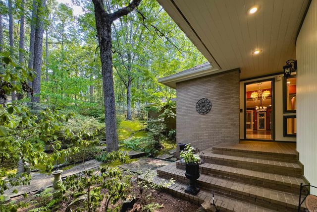 18 Hickory Hills Circle, Little Rock, AR 72212