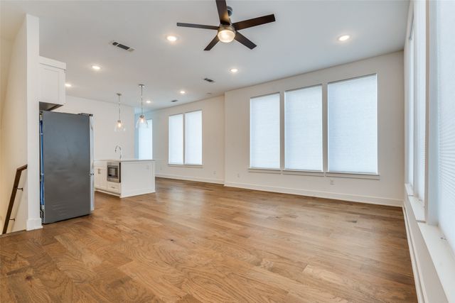 106 E Chester Court, Dallas, TX 75203