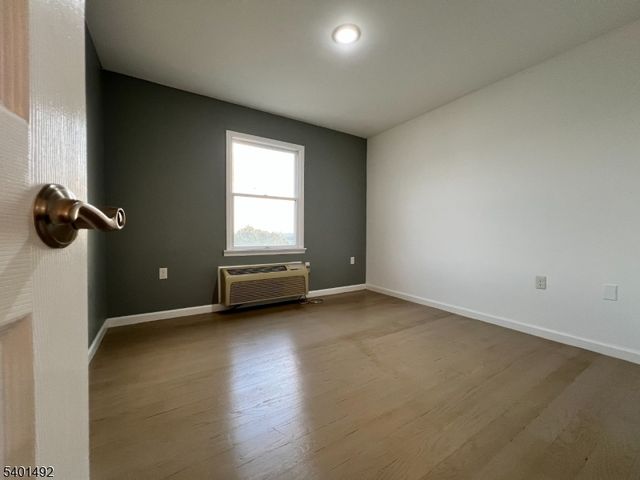 614 Fairview Ave E, Fairview Boro, NJ 07022