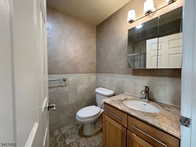 614 Fairview Ave E, Fairview Boro, NJ 07022